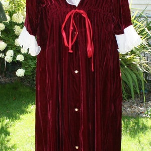 Red Velvet Robe Fashions by Marilyn 1960s image 2