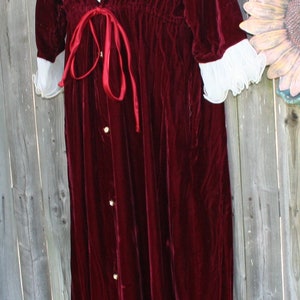 Red Velvet Robe Fashions by Marilyn 1960s image 5