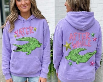 Imagem PNG de crocodilo jacaré, frase de efeito moderna, design de boutique feminina (download digital)