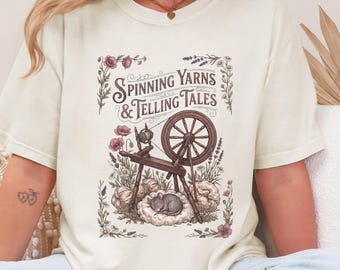Camiseta Spinning Yarns, camiseta con rueca antigua, regalo para artista textil Cottagecore, Comfort Colors