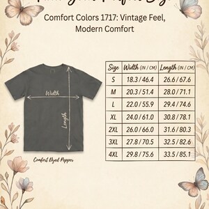 Peut inclure: Un t-shirt Comfort Colors en Comfort Dyed Pepper, avec un tableau des tailles indiquant les mesures de largeur et de longueur en pouces et en centim&egrave;tres. Le tableau comprend les tailles S &agrave; 4XL, avec des largeurs allant de 46,4 cm &agrave; 75,6 cm.