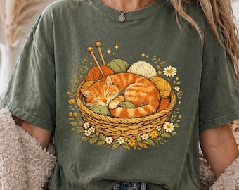 Camiseta de punto con diseño de gato naranja, camiseta de punto estilo cottagecore con cesta de hilo.