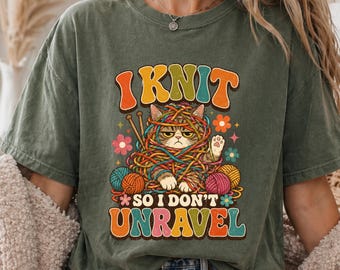 Camiseta divertida de gato tejiendo, camiseta retro de ganchillo, camiseta "Tejo para no deshacer mi tejido", regalo adorable para amantes del hilo.