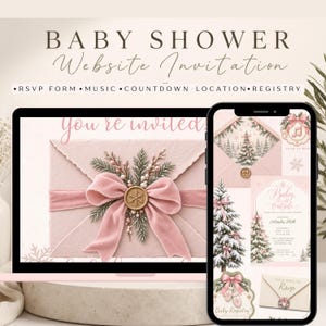 Puede incluir: Una invitación digital para baby shower mostrada en una computadora portátil y un teléfono inteligente. El diseño presenta un sobre rosa con un lazo de terciopelo, ramas de pino y un sello de copo de nieve dorado. El texto incluye Baby Shower Website Invitation, RSVP, Music, Countdown, Location, Registry y Baby It's Cold Outside.