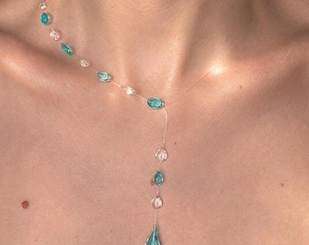 Lariat-Halskette aus türkisfarbenem Glas in Tropfenform, asymmetrisches, minimalistisches Design mit flüssigem Muster