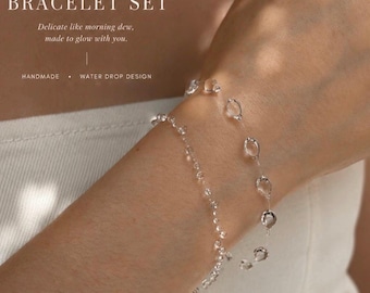 Set aus transparenten Armbändern aus klarem Glas, gefertigt aus UV-Harz, handgefertigter Schmuck in Tautropfenform, minimalistische Brautarmbänder. Ätherisches Set mit schwebendem Faden.