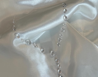 Collar hecho a mano con estilo gotas de agua en resina.