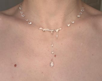 Collar de vidrio líquido: collar de resina transparente con gotas de agua, joyería artesanal con gotas de lluvia flotantes, collar minimalista y etéreo.