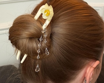 Handmade Real preserved daffodil flower hair pin with water droplet details cured under uv lamp baby yellow color