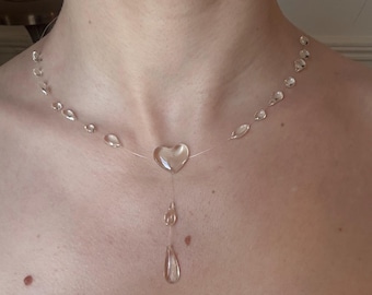 Collar de resina hecho a mano con forma de corazón transparente y gota de agua líquida, regalo para ella, joyería única.