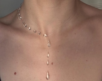 Collar minimalista de plata con lazo, collar con gota de agua en Y, delicado collar de gota de plata esterlina, elegante joyería en capas. Joyería líquida.