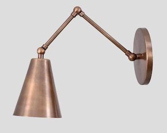 Lámpara de pared articulada con brazo oscilante de latón, iluminación moderna de mediados de siglo para dormitorio.