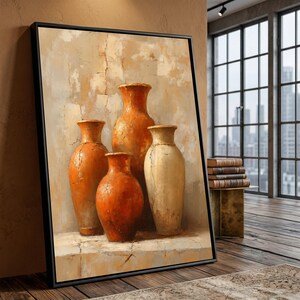 Puede incluir: Una impresión artística enmarcada que muestra un bodegón de cuatro jarrones de cerámica en tonos terracota, naranja quemado y crema. Los jarrones tienen un acabado texturizado y desgastado, dispuestos sobre una superficie de piedra.