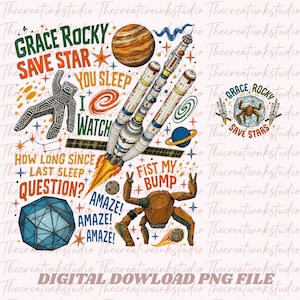 Op de afbeelding: Een digitale afbeelding met een ruimteraket, planeten en twee wezens met de tekst: GRACE ROCKY SAVE STAR YOU SLEEP I WATCH HOW LONG SINCE LAST SLEEP QUESTION? FIST MY BUMP AMAZE! AMAZE! AMAZE! Een kleiner rond logo herhaalt het thema.