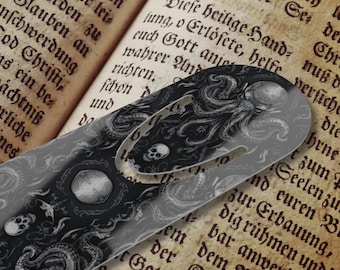 Marcapáginas Lovecraftiano, regalo para amantes de los libros, regalo para amantes de los libros de terror, accesorio de lectura de Dark Academia, marcapáginas Necronomicon para Halloween todo el año.