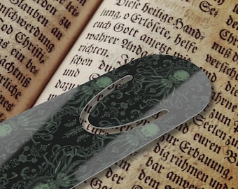 Marcapáginas Lovecraftiano, regalo para amantes de los libros, regalo para amantes de los libros de terror, marcapáginas Dark Academia, accesorio de lectura Necronomicon con Cthulhu gótico.