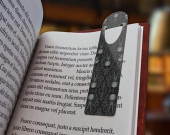Marcapáginas Lovecraftiano Regalo para amantes de los libros Regalo para amantes de los libros de terror Accesorio de lectura de Dark Academia Marcapáginas Necronomicon Amante de la ficción oscura y extraña
