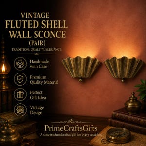 Peut inclure: Une paire d'appliques murales en forme de coquille cannelée dorée avec une finition texturée. Le texte indique : VINTAGE FLUTED SHELL WALL SCONCE (PAIR), TRADITION. QUALITY. ELEGANCE., Handmade with Care, Premium Quality Material, Perfect Gift Idea, Vintage Design, PrimeCraftsGifts.