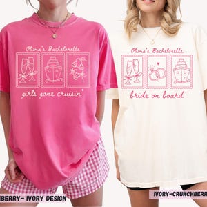 Pu&ograve; includere: Due magliette oversize, una rosa e una crema, a tema addio al nubilato. La maglietta rosa dice "Olivia's Bachelorette, girls gone cruisin'" con calici di champagne, una nave e un bikini. La maglietta crema dice "Olivia's Bachelorette, bride on board" con calici di champagne, anelli e una nave.