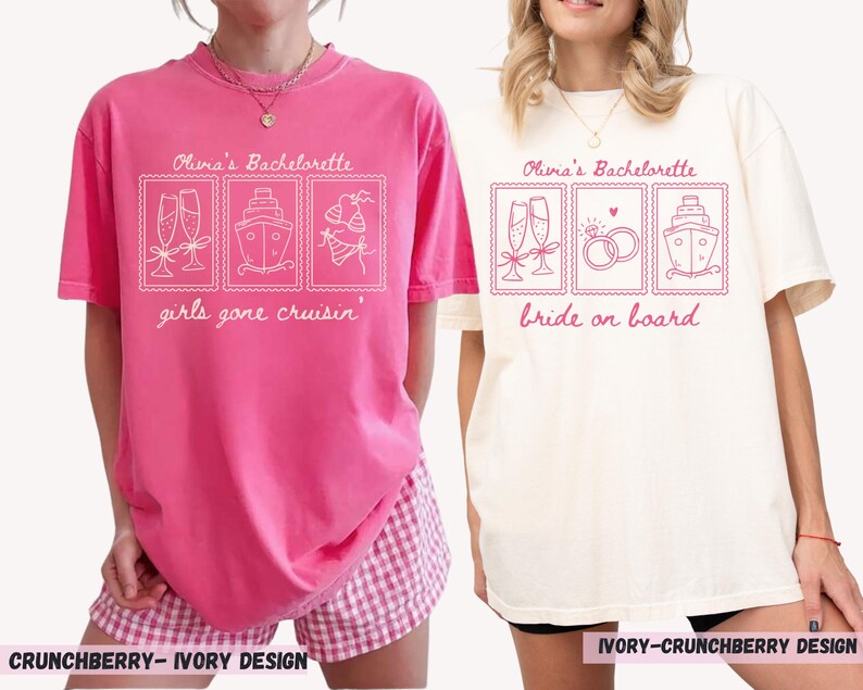 Pu&ograve; includere: Due magliette oversize, una rosa e una crema, a tema addio al nubilato. La maglietta rosa dice "Olivia's Bachelorette, girls gone cruisin'" con calici di champagne, una nave e un bikini. La maglietta crema dice "Olivia's Bachelorette, bride on board" con calici di champagne, anelli e una nave.