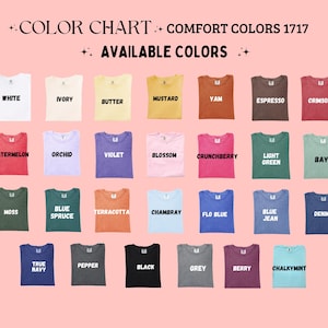 Pu&ograve; includere: Tabella colori di t-shirt Comfort Colors 1717 in vari colori, tra cui bianco, avorio, senape e cremisi. L'immagine mostra una gamma di tonalit&agrave;, come muschio, abete blu e blu navy, con i nomi di ogni colore stampati sopra.