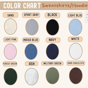 Puede incluir: Tabla de colores para sudaderas y sudaderas con capucha, con una variedad de colores. La tabla incluye Arena, Gris Deportivo, Negro, Azul Claro, Rosa Claro, Azul &Iacute;ndigo, Marino, Blanco, Verde Bosque, Ceniza, Verde Militar y Chocolate Oscuro.