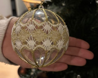 Palla di Natale fatta a mano in pizzo a fuselli