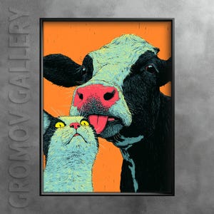 Könnte beinhalten: Ein gerahmter Kunstdruck mit einer Kuh und einer Katze. Die Kuh hat eine rosa Nase und leckt die Katze, die gelbe Augen hat. Der Hintergrund ist orange. Der Druck ist schwarz gerahmt, mit dem Text "GROMOV GALLERY" auf der linken Seite.