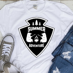 Camping SVG camp seau CampFire svg camp chemise smores aventure en plein air tente, ours de camp cousin, Clip Art, Camping fer sur, Camp seau, PNG