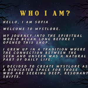 K&ouml;nnte beinhalten: Digitalgrafik mit Sternenhimmel-Hintergrund und &Auml;sten. Gelber Text lautet "WHO I AM?" gefolgt von einer Beschreibung des Shops und seines Zwecks, einschlie&szlig;lich des Satzes "Welcome to Mystlore."