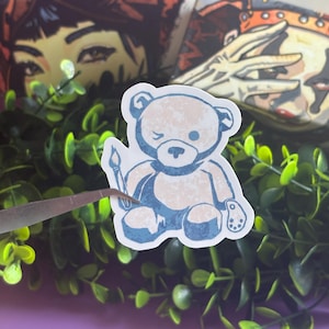 Könnte beinhalten: Handgefertigtes Holzschild mit dem Text "Welcome" in verspielter Schrift. Das Schild hat einen weißen Hintergrund im Used-Look und einen dunkelbraunen Rahmen, ideal für eine Eingangstür. Das Schild misst ca. 30 cm breit und 15 cm hoch.