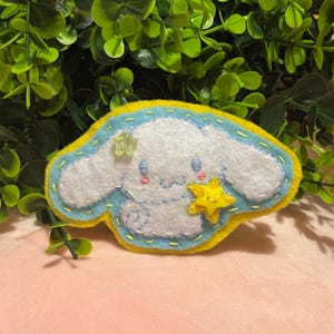 Handgenaaide patch/badge kaneelbroodje jongen