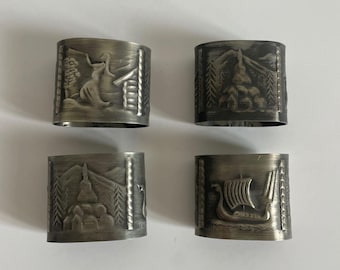 Set di 4 anelli portatovaglioli in peltro Konge-Tinn Norvegia, motivo vichingo.