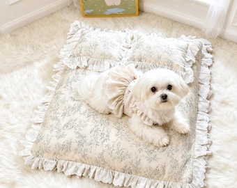 French Princess Pet Bed for Small Dogs & Cats, Handmade Cotton Cushion with 2 Matching Pillows, Lace Ruffle Trim, Washable，Non-Slip Bottom