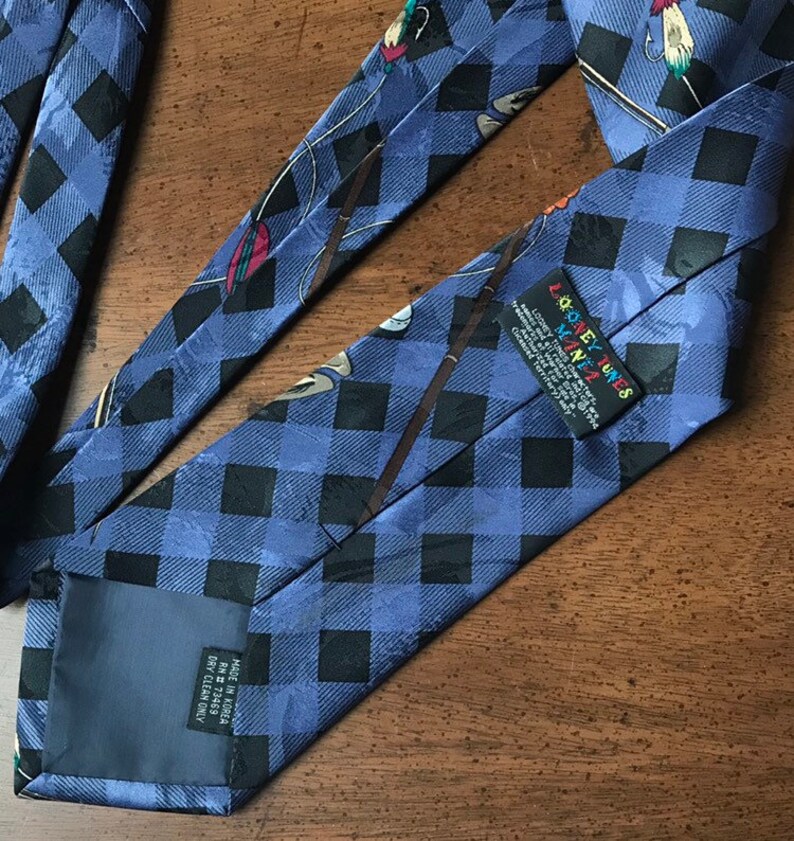 Fun 90s men\u2019s Looney Tunes Taz Fly Fishing necktie