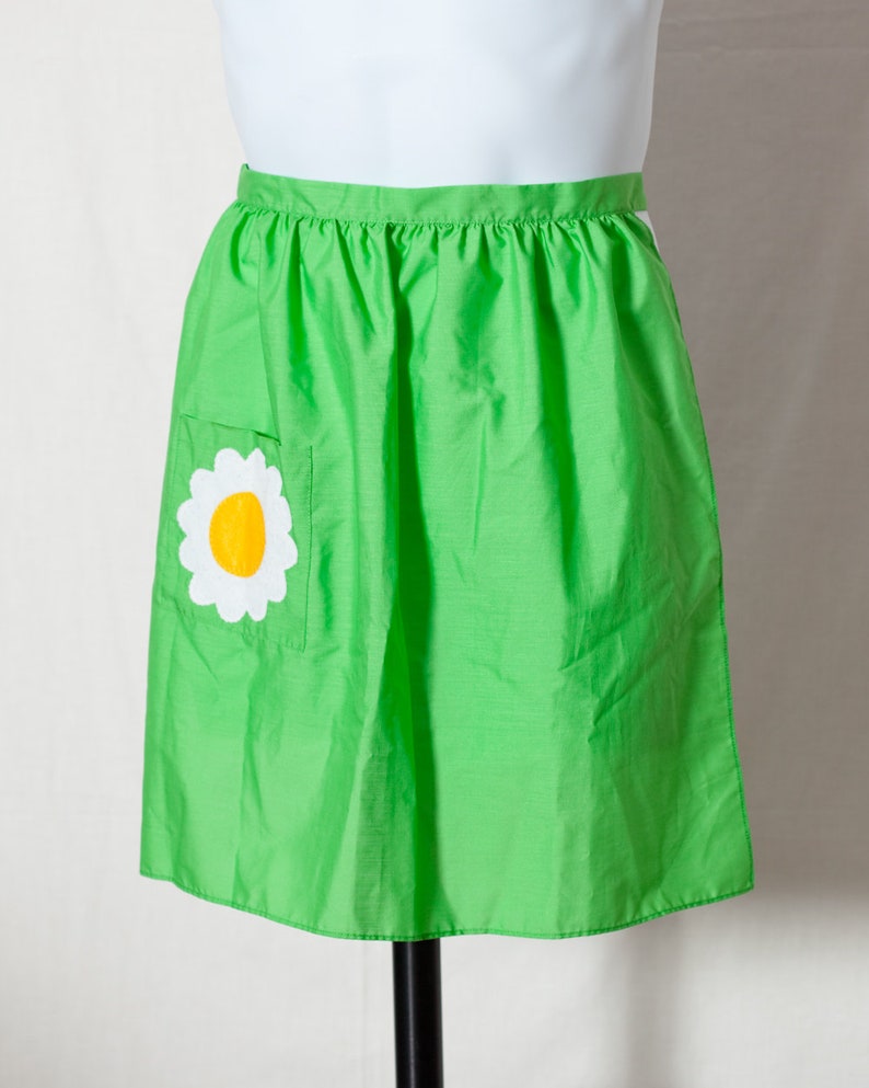 Cute Vintage 70s 80s Womens Apron green with flower