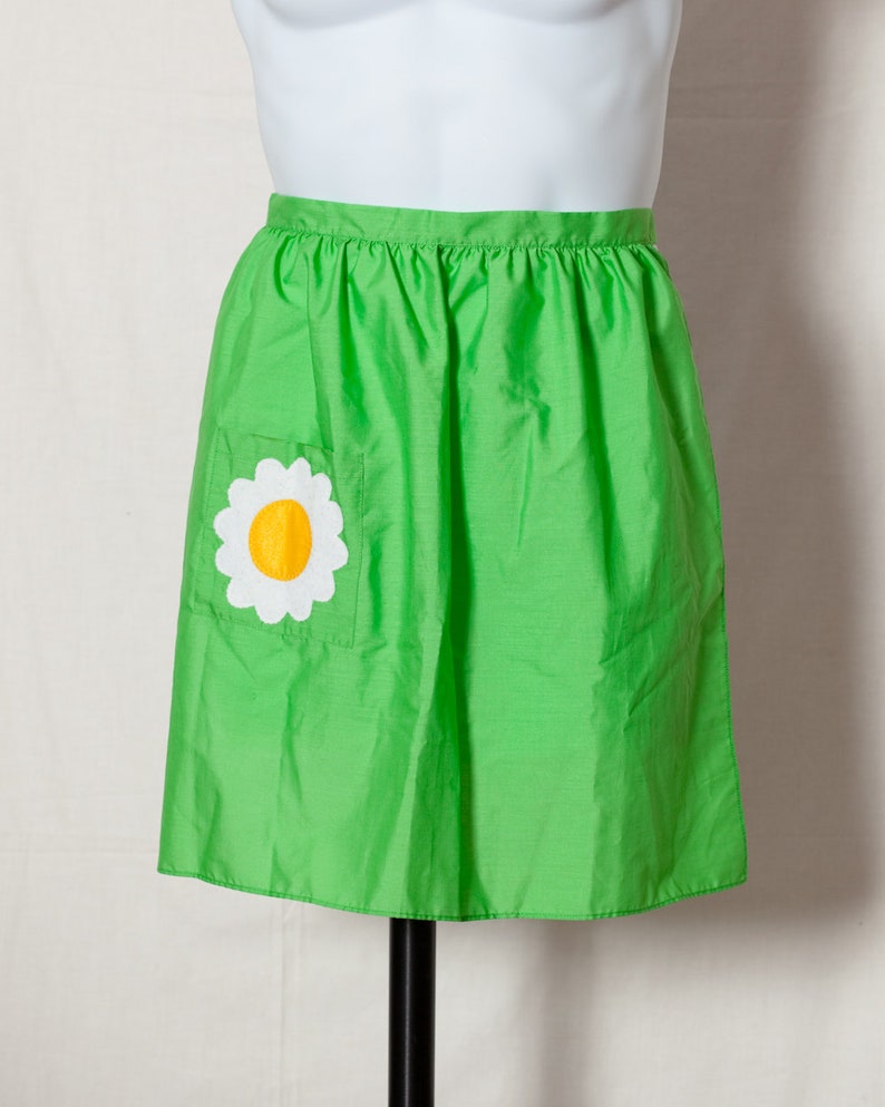 Cute Vintage 70s 80s Womens Apron green with flower