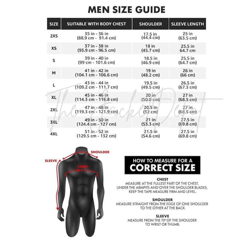 Pu&ograve; includere: Una guida alle taglie da uomo con misure in pollici e centimetri. La guida include le misure di petto, spalle e lunghezza maniche per le taglie dalla 2XS alla 4XL. Un diagramma illustra come misurare per una taglia corretta.