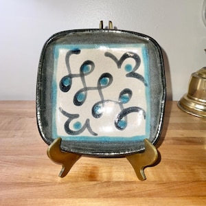 Rare small Glidden Pottery plates in “ Running W” pattern