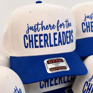 Chapeau juste ici pour les pom-pom girls, casquette de baseball Cheer Mom, cadeau parent de pom-pom girl, casquette brodée bleue bicolore image 3