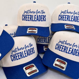 Chapeau juste ici pour les pom-pom girls, casquette de baseball Cheer Mom, cadeau parent de pom-pom girl, casquette brodée bleue bicolore image 1