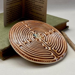 Desktop Tracing Labyrinth, meditation tool, mindfulness gift, Gift with meaning, Chartres labyrinth, 11 circuits Chartres desktop labyrint