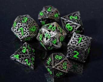 Hohlkörper Keltischer Knoten Metallwürfel silber, Neongrün Polyedrischer Rollenspielwürfel
