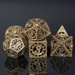 スチームパンク風ギアメタル製DNDダイスセット – アンティーク真鍮製メカニカル多面体RPGダイス（7個入り）