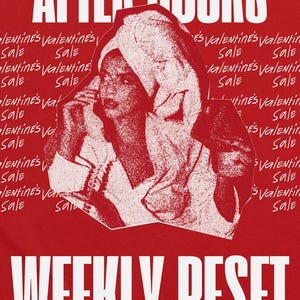 Könnte beinhalten: Rote Grafik mit dem Text „BUSY GIRL GUIDE AFTER HOURS WEEKLY RESET FOR 9-5 GIRLS“. In der Mitte ist eine Frau mit einem weißen Handtuch abgebildet. Die Worte „Valentine's Sale“ werden wiederholt.
