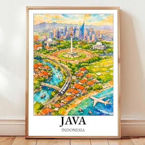Op de afbeelding: Ingelijste aquarelprint van Java, Indonesië. Het kunstwerk toont een stadsgezicht met een monument, gebouwen en een rivier. Een vliegtuig vliegt in de buurt van de kust. De tekst "JAVA INDONESIA" staat onderaan.