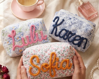 Make-uptasje met bloemenprint | Gepersonaliseerde make-uptas voor zelfverzorging | Cosmetisch tasje op maat | Make-uptasje als cadeau voor haar | Gepersonaliseerd cadeau