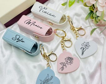 Handgemaakte lippenbalsemhouder als tashanger, huwelijksgeschenk, gepersonaliseerde gegraveerde sleutelhanger, cadeau voor bruidsmeisjes