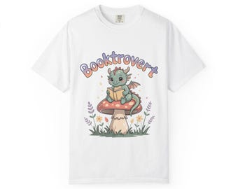 Booktrovert dragon reading on mushroom T-Shirt | Cute fantasy book lover tee