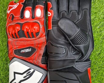 Röda, trendiga motorcykelhandskar i äkta läder: Herrutrustning för gatutävlingar och motorcykel